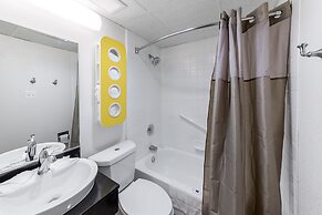 Motel 6 Warminster, PA