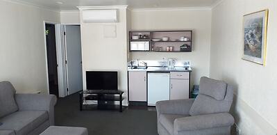 Shadzz Motel & Conference Centre