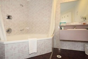 Shadzz Motel & Conference Centre