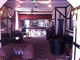 Dora Hotel