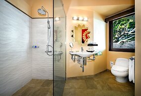 Jamahkiri Resort & Spa