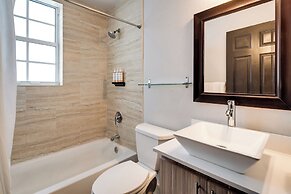Tradewinds Apartment Hotel