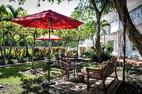 Tradewinds Apartment Hotel