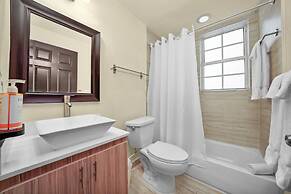 Tradewinds Apartment Hotel