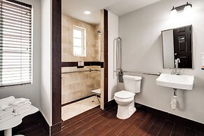 Tradewinds Apartment Hotel