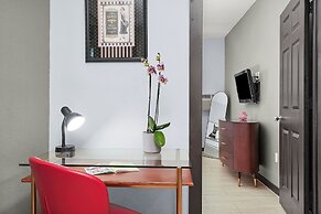 Tradewinds Apartment Hotel