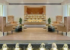 Taurus Sarovar Portico