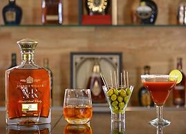 Taurus Sarovar Portico