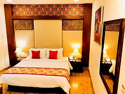 Taurus Sarovar Portico