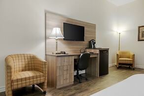 Econo Lodge Inn & Suites