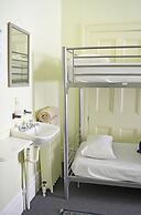 Braemar House B&B and YHA Hostel