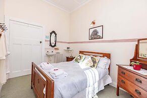 Braemar House B&B and YHA Hostel