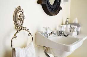 Braemar House B&B and YHA Hostel