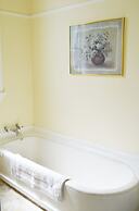 Braemar House B&B and YHA Hostel