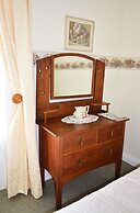 Braemar House B&B and YHA Hostel