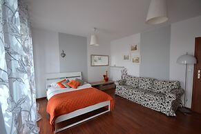 Senator Warsaw Apartments