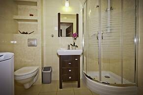 Senator Warsaw Apartments