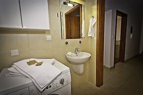 Senator Warsaw Apartments