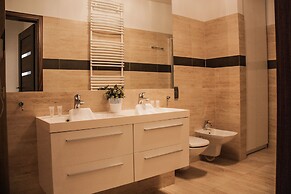 Senator Warsaw Apartments