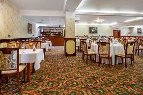 Hotel Dworek Tryumf Dąbrowscy Spółka Jawna