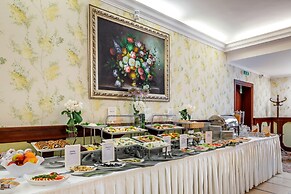 Hotel Dworek Tryumf Dąbrowscy Spółka Jawna