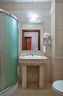 Hotel Dworek Tryumf Dąbrowscy Spółka Jawna