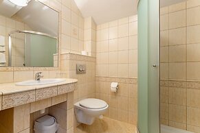 Hotel Dworek Tryumf Dąbrowscy Spółka Jawna