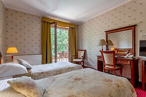 Hotel Dworek Tryumf Dąbrowscy Spółka Jawna