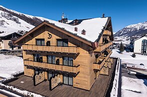 Paradise Lodge