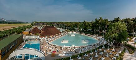 Hu Park Albatros Village