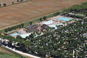 Hu Park Albatros Village