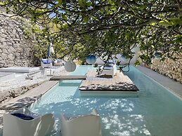 Hôtel de la Plage Mahogany
