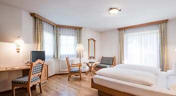 Mareo Dolomites Hotel