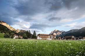 Mareo Dolomites Hotel