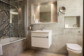 Dover Marina Hotel & Spa, Tapestry Collection by Hilton