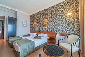 Assos Eden Gardens Hotel