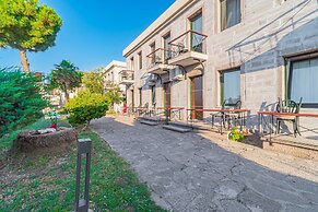 Assos Eden Gardens Hotel