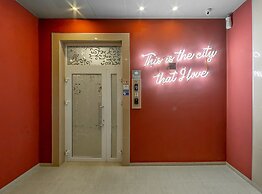 Corona Hotel & Apartments