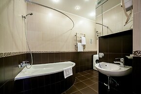 Corona Hotel & Apartments