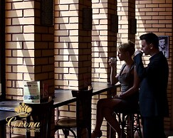 Corona Hotel & Apartments