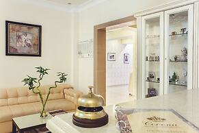 Corona Hotel & Apartments