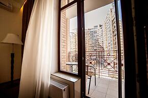 Corona Hotel & Apartments