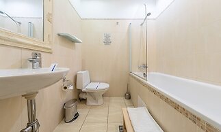 Corona Hotel & Apartments