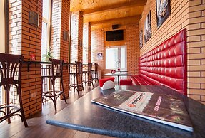 Corona Hotel & Apartments