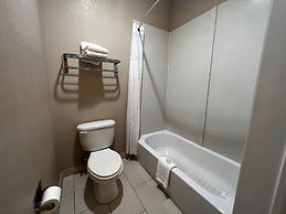 Super 8 by Wyndham Center