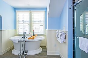 Admirals Landing - Adults Only