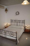 Vallas Apartments & Villas