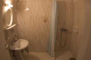 Vallas Apartments & Villas