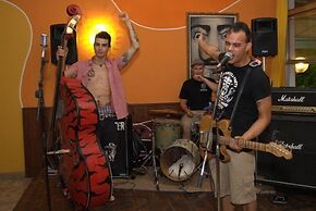 Sunflower Beach Backpacker Hostel