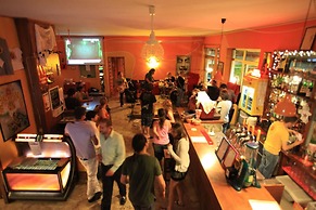 Sunflower Beach Backpacker Hostel